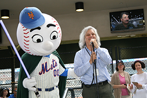 Mr. Met and Mark Phillips